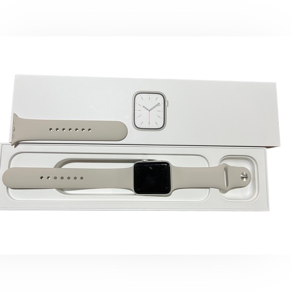 Apple iWatch Series 3 42 mm GPS + Cellular edition with Charging Station - Picture 2 of 8